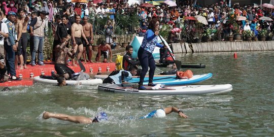 Keseruan Sandiaga dan Menteri Susi balapan di Danau Sunter