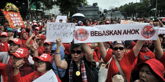 Aksi massa Komunitas Bangsa Bersatu tuntut hakim bebaskan Ahok