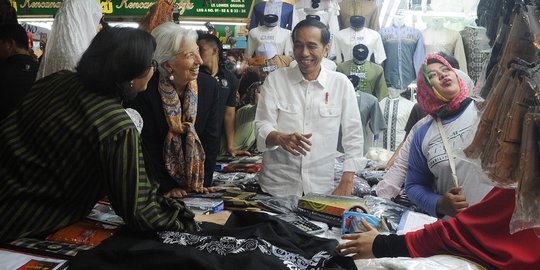 Direktur IMF beli baju koko untuk suami di Tanah Abang