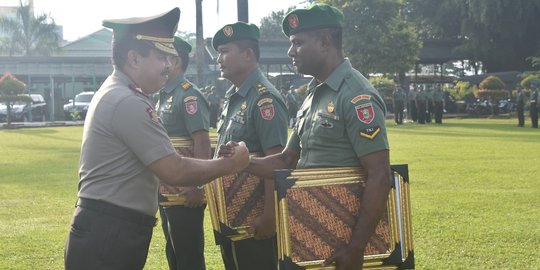 Gagalkan penyelundupan 1 kg sabu di perbatasan, 3 prajurit TNI dapat penghargaan