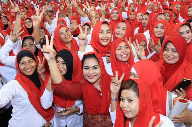 relawan 039rampak sarinah039 mantap dukung gus ipul puti guntur di pilgub jatim