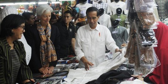 pilihkan baju koko untuk oleh oleh bos imf