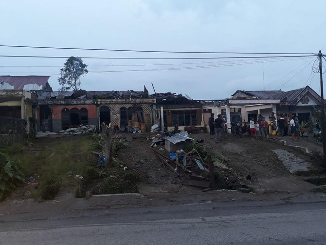 angin puting beliung di sidakalang