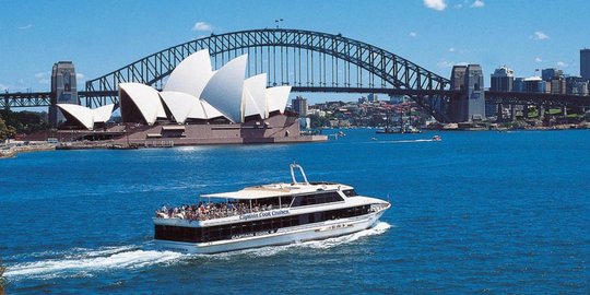 Berlayar di Sydney Harbour bikin jatuh cinta