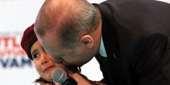 Dukung anak kecil jadi martir, Erdogan tuai kecaman