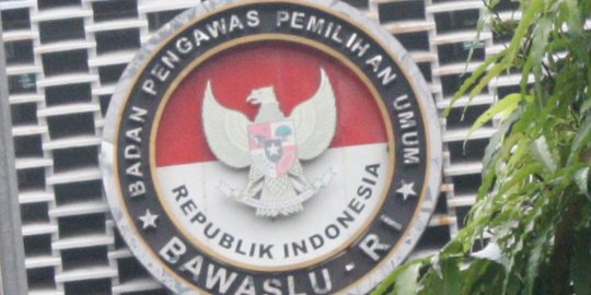 Bawaslu minta baliho bergambar ketua umum parpol diturunkan