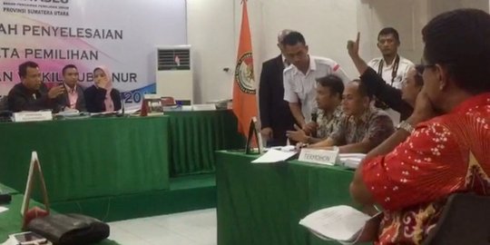 Sengketa Pilgub Sumut berjalan panas, Bawaslu usir komisioner KPU