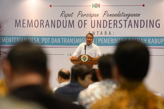 mendes pdtt saat mou dengan pemerintah daerah dan mitra usaha dalam rangka pengembangan prukades