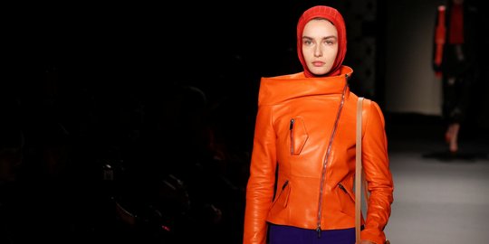 Ketika busana penutup aurat tampil di Paris Fashion Week