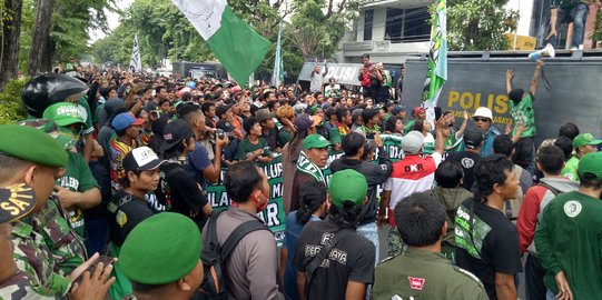 Massa PSHT dan Bonek hadiri sidang vonis kasus pengeroyokan pendekar