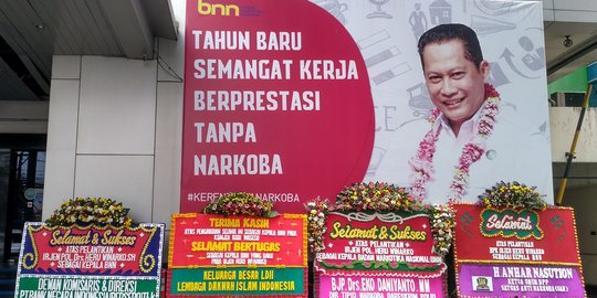 Karangan bunga ucapan selamat untuk Irjen Heru mulai penuhi gedung BNN