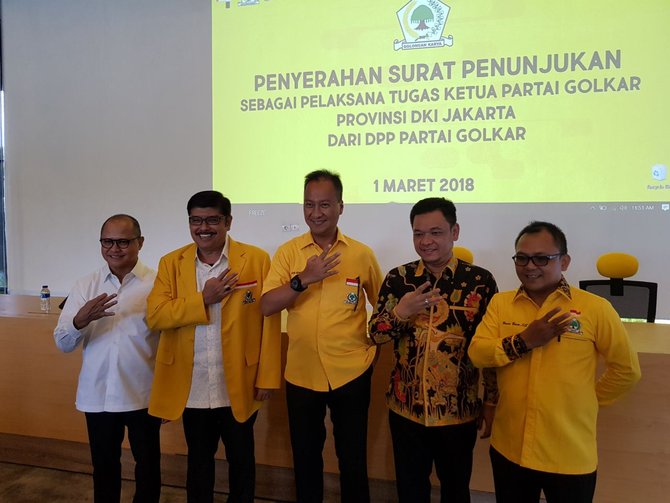 penyerahan sk agus gumiwang jadi plt ketua dpd golkar dki