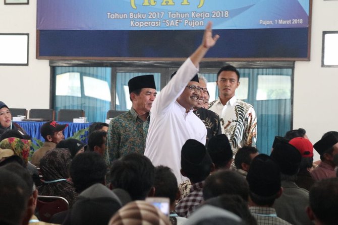 gus ipul menghadiri rat koperasi sae pujon kabupaten malang