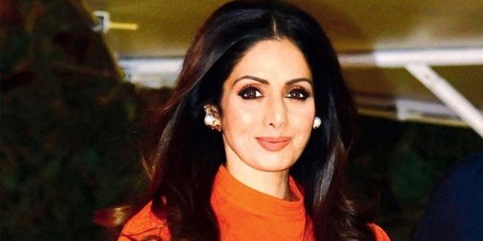 Ribuan masyarakat India pun mengantar Sridevi ke peristirahatan terakhir