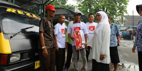 Blusukan ke Gresik, Khofifah-Emil dapat dukungan dari sopir angkot