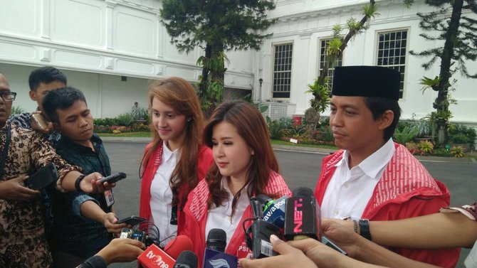 grace natalie dan raja juli antoni sambangi istana