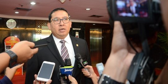 Fadli Zon klarifikasi foto bersama pria yang jadi viral bukan admin MCA