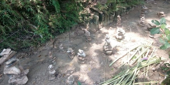 Promosi Wisata Pemuda Buat Batu Susun Di Sungai Brongkol