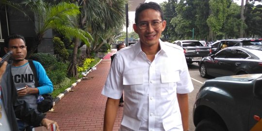 PKL jualan di trotoar Melawai, Sandiaga sebut kesalahan Pemprov DKI