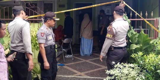 Polisi bekuk dua pembunuh IRT ditemukan tewas ada luka tusuk di perut