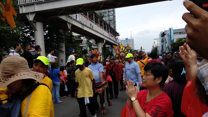 gotong tepekong di perayaan cap go meh