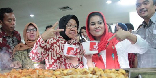 Risma kenalkan para pahlawan ekonomi Surabaya ke Puti Guntur