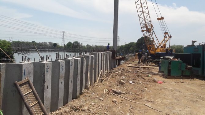 kementerian pupr tetap siagakan pompa dan perbaiki jalan kaligawe
