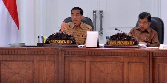 Buka sidang kabinet paripurna, Jokowi ingatkan menteri jangan tergantung pada APBN