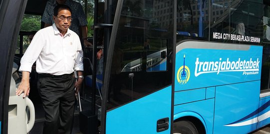 Kena aturan ganjil genap gerbang tol, ini tarif jika ingin naik Transjabodetabek