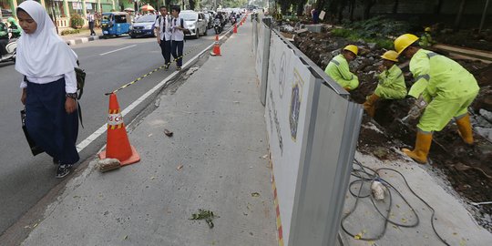 Anies: Trotoar Sudirman-Thamrin bukan tempat jualan PKL, buat pejalan kaki!