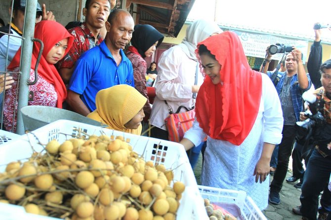 puti guntur blusukan ke pasar canggu mojokerto