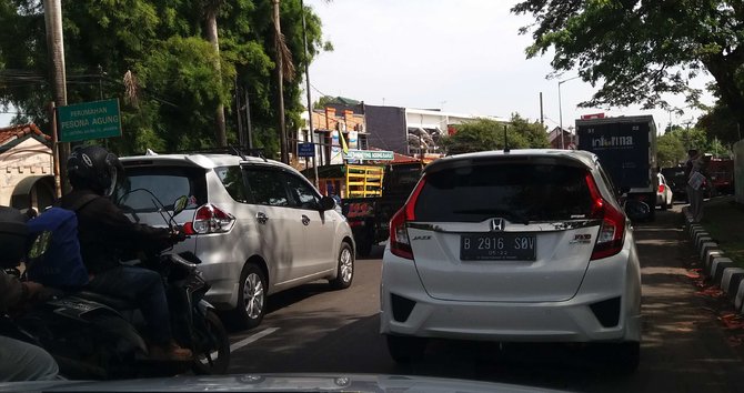 macet tanjung barat karena angkot mangkal