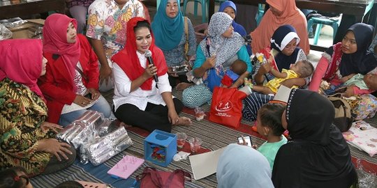 Bertemu Ibu-ibu, Puti Guntur angkat tradisi mendongeng cerita rakyat