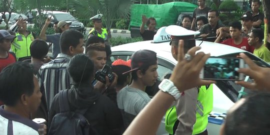Tolak angkutan online, sopir angkot di Samarinda demo dua hari & nginap di jalan