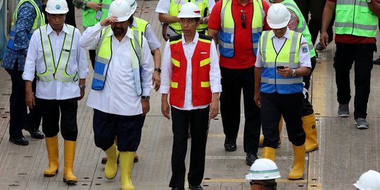 Diapit Anies Baswedan dan Surya Paloh, Jokowi tinjau MRT