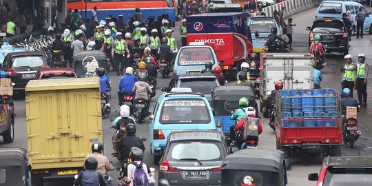 Kakorlantas tegaskan boleh pakai GPS saat berkendara, yang melanggar itu merokok