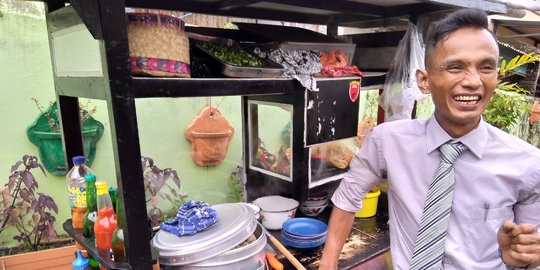 Rinto Daeng, penjual bakso keliling yang berpenampilan necis