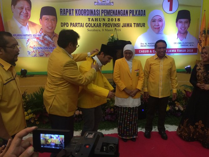 khofifah dan emil pakai baju golkar