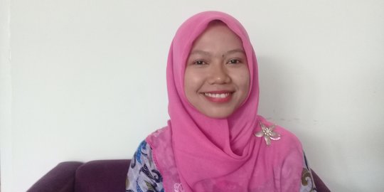 Kisah inspiratif Raeni anak tukang becak kuliah S3 di Inggris