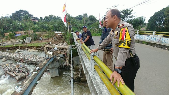 sungai ciliwung tempat bos matahari hari darmawan terjatuh