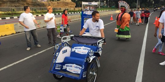 Sambil mengayuh, Hanafi Rais ingin kenalkan becak listrik Gubernur Anies