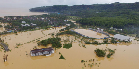 Hujan deras sejak Sabtu, ratusan rumah Muntok Banga Belitung terendam banjir