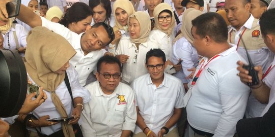 Sandiaga datang saat acara HUT Gerindra dan deklarasi Prabowo Capres sudah selesai