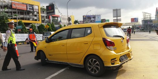 Sistem ganjil genap, ratusan pengendara dari Bekasi dipaksa putar balik