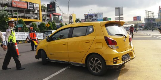 GT Bekasi padat, banyak kendaraan ingin masuk tol sebelum jam 6