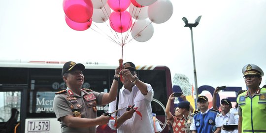 Kapolri dan Menhub luncurkan lajur khusus angkutan umum di tol Jakarta-Cikampek