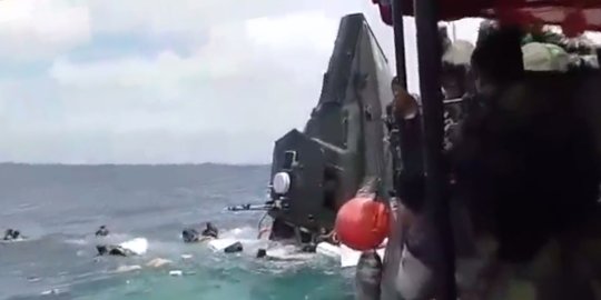 Video kapal KMC milik Kodam Jaya tenggelam di Kepulauan Pramuka