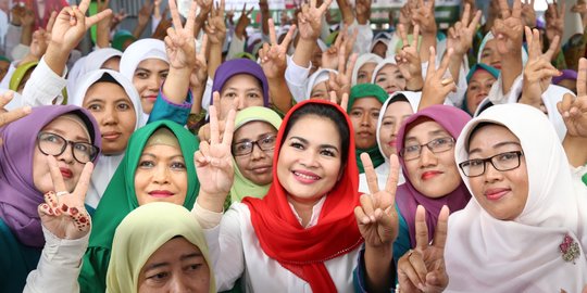 Sahabat Muslimat & Fatayat se-Jember dukung Gus Ipul - Puti