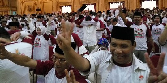 Tutup deklarasi pemenangan, kader Gerindra ganti kaos partai jadi kaos Gus Ipul-Puti