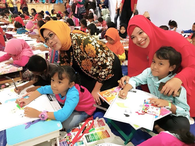 fatma gus ipul hadiri seminar pendidikan asuh anak di surabaya